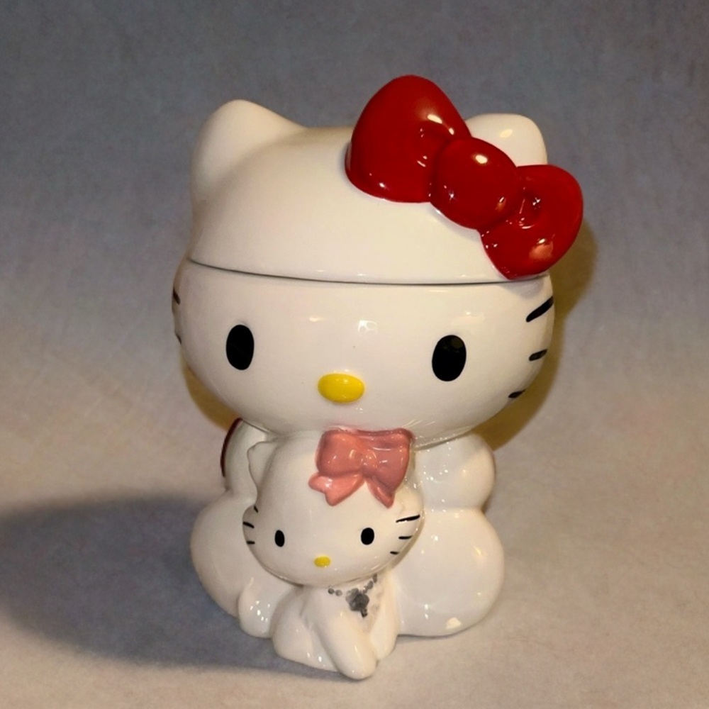NEW! Hello Kitty Charmmy Kitty Jar
